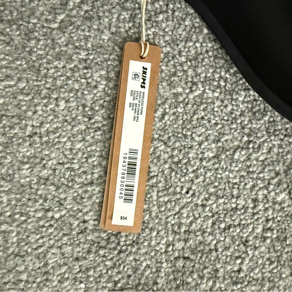 SKIMS Black Bra - Picture 3 of 4